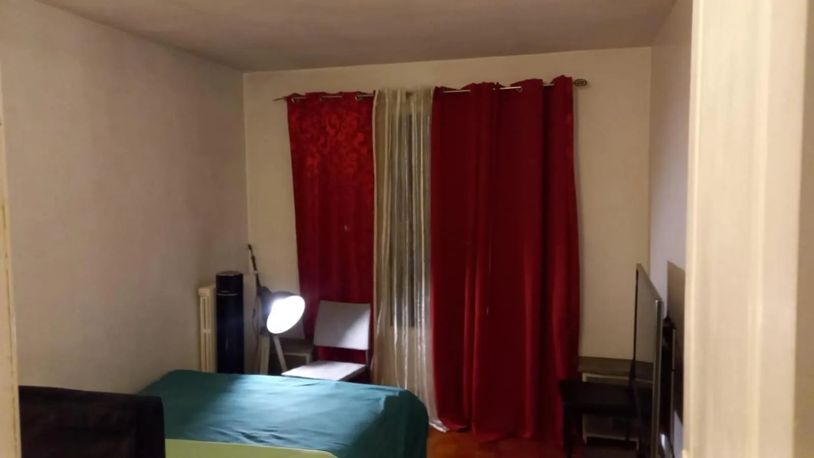 Chambre Equipee Et Meublee- Porte Des Lilas Paris Rum i privatbostad
